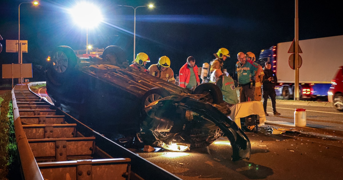 Auto slaat over de kop bij ongeluk in Bergschenhoek