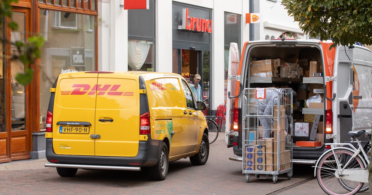 Postpakkettenbende had mogelijk hulp van medewerker PostNL | Regio | AD.nl