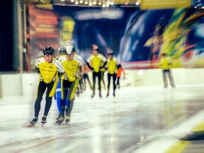 Schaatsclub Scoss uit Oss viert 30-jarig jubileum met tocht in Thialf