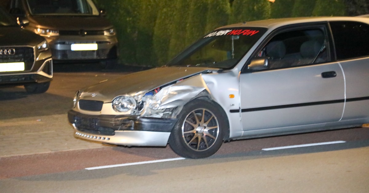 Schade na botsing tussen auto's in Barneveld