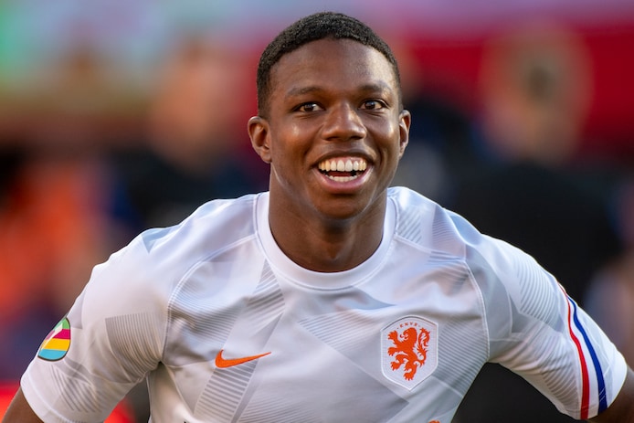 Tyrell Malacia hard op weg naar Olympique Lyon: Feyenoord vangt 15 miljoen  | Transfer talk | AD.nl