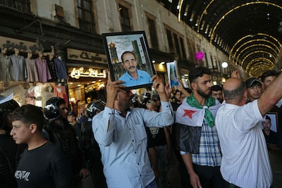 Bashar al-Assad is ter dood veroordeeld, maar zijn luxeleven in Moskou gaat gewoon door