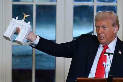Trump benoemt nieuwe legerminister, bouw ‘Grote Triomfboog’ in Washington snel van start