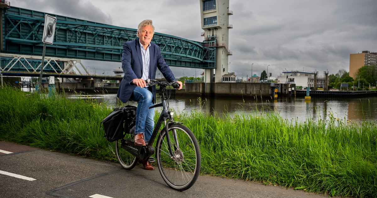 Krimpense wijkwethouder Wubbo Tempel ontmoet bewoners in Lansingh-Zuid