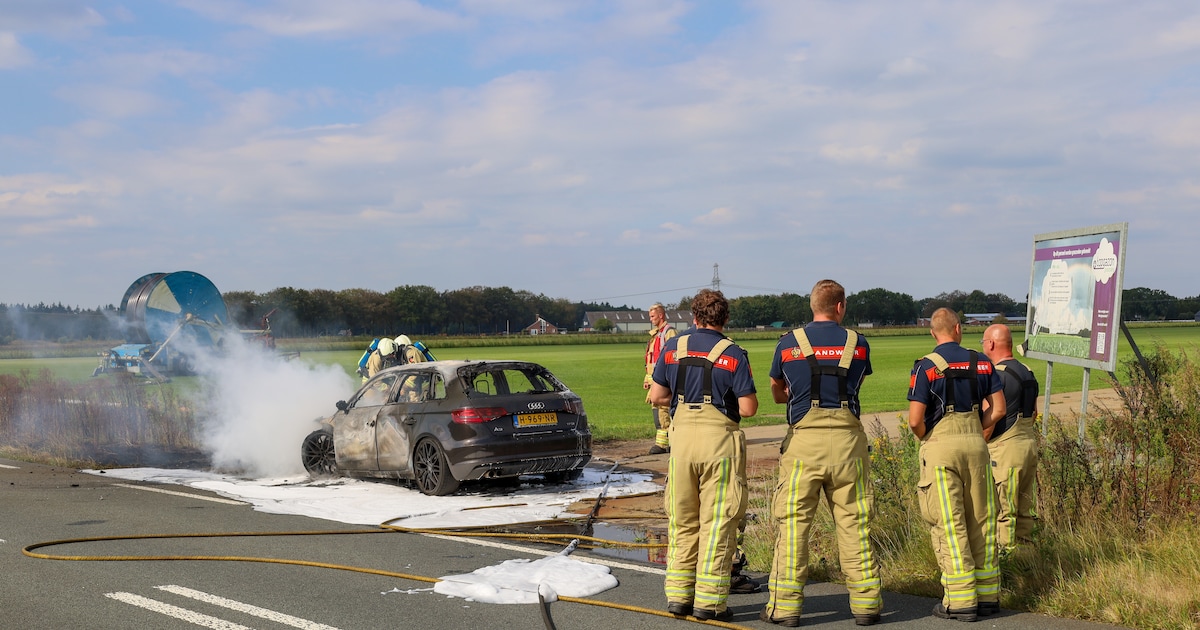 Auto volledig uitgebrand op Odoornerweg bij Klijndijk