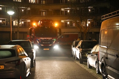 Geparkeerde auto’s hinderen brandweer bij schoorsteenbrand in Ede