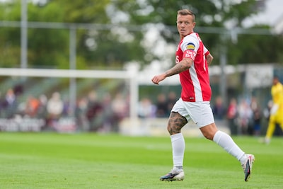 AZ moet captain Clasie opnieuw lang missen, Calvin Stengs blij met terugkeer bij oude liefde