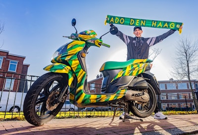Delano (17) wil nooit meer zonder zijn ADO Den Haag-scooter: ‘Hoe meer groen-geel in de stad, hoe be