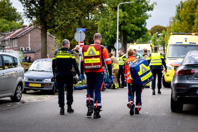 Kind zwaargewond bij aanrijding met auto in Tilburg, traumahelikopter geland