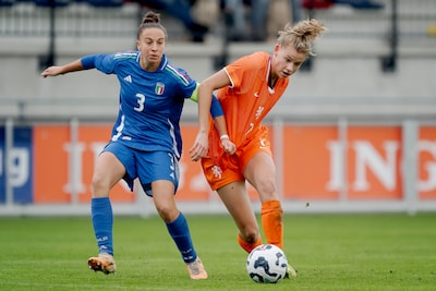 Acht jaar stilte en dan klinkt ineens weer het Wilhelmus in Groesbeek: zo keert Oranje terug bij De 