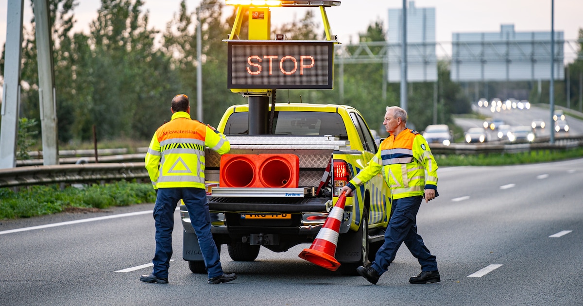 Als taxichauffeur (25) file nadert, gaat haar snelheid juist omhoog: zij ontkent dat ze op telefoon 