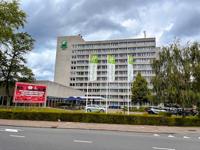 Twee woontorens én een school op plek van Holiday Inn in Eindhoven