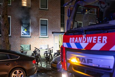 Uitslaande brand in portiekwoning Rotterdam, vier gewonden naar het ziekenhuis