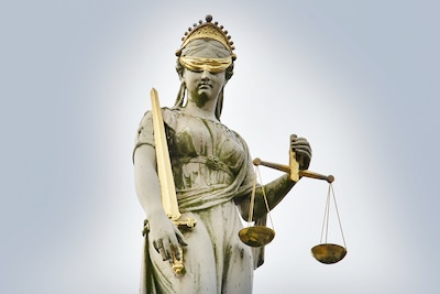 Man uit Soest (58) schopt, beledigt en bedreigt buurtbewoners, maar zelf zegt hij: ‘Het is uit z’n v