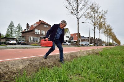 Fietspad Bodegraafsestraatweg opgehoogd, maar Henk vindt afstap onveilig: ‘Je kunt zo vallen’