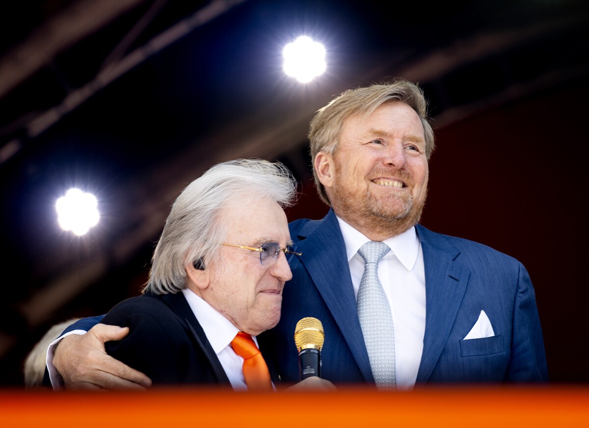 lee-towers-werd-liefdevol-begroet-door-de-koning