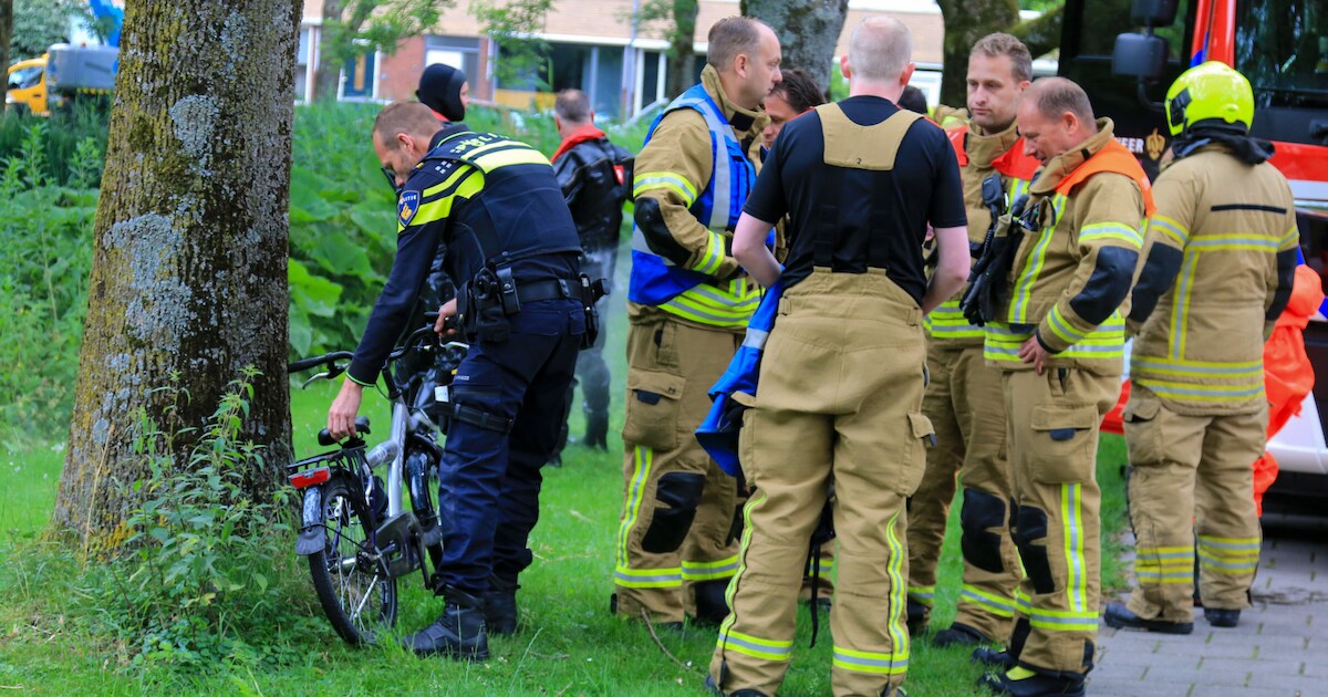 Zoekactie na vondst kinderfietsje langs water Sliedrecht, niemand gevonden