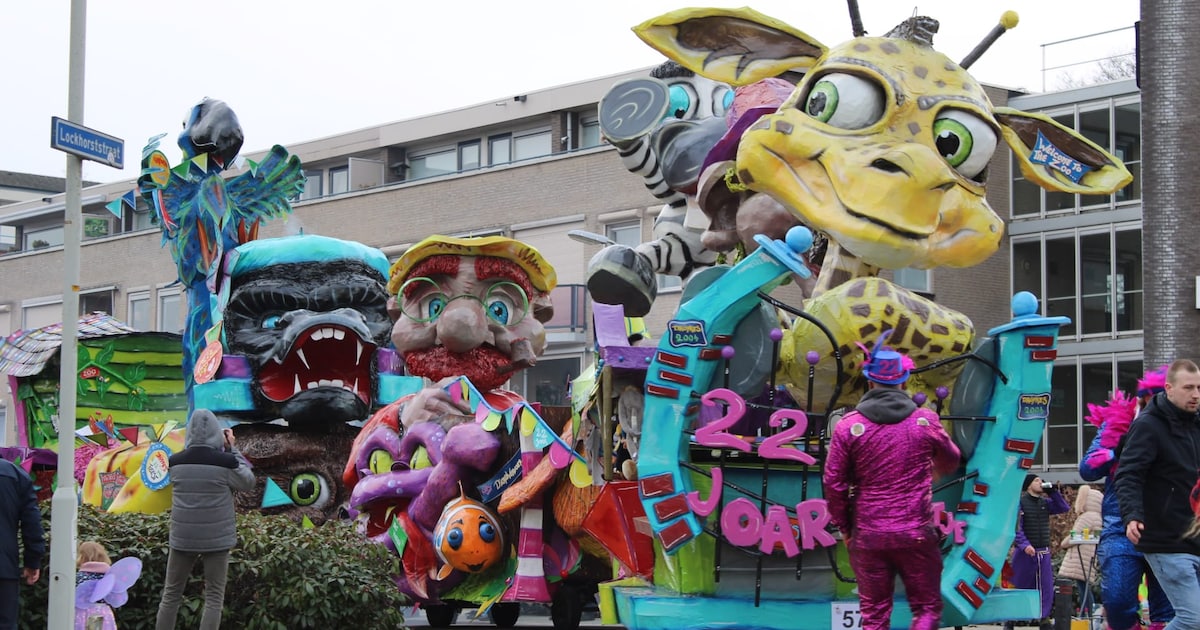 Carnavalswagen jubilerende Dröpkes wint eerste prijs in Nieuw-Dijk
