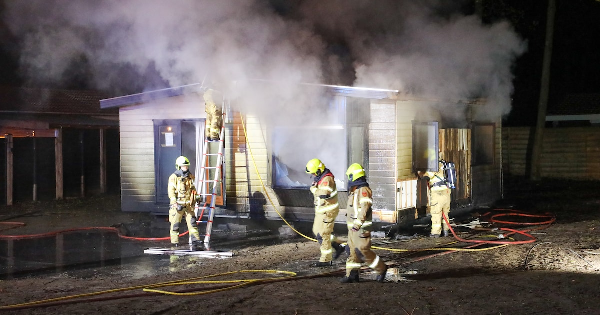 Chalet in vlammen op in Stroe