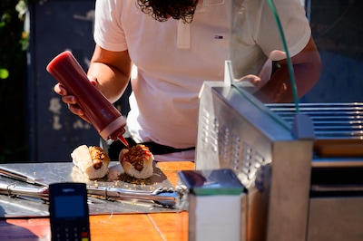 Matt is pas 17 en verkoopt iedere dag hotdogs in hartje Amersfoort: wat zijn de regels voor ondernem