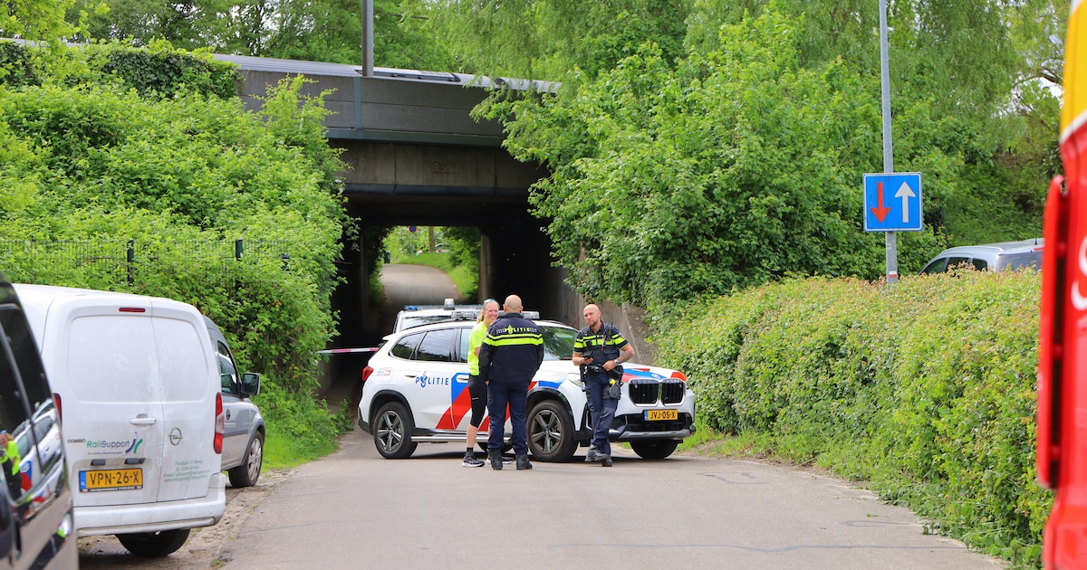 Onontplofte bom uit Tweede Wereldoorlog gevonden in Weesp: gebied afgezet en treinverkeer stilgelegd
