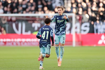 Godts schiet Ajax met afstandsknal dichter bij FC Utrecht, Gloukh mist kans op gelijkmaker