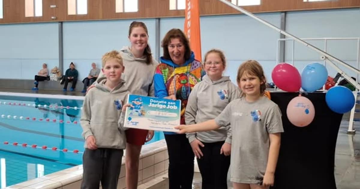 Stichting Jarige Job ontvangt donatie van Reddingsbrigade Hendrik-Ido-Ambacht