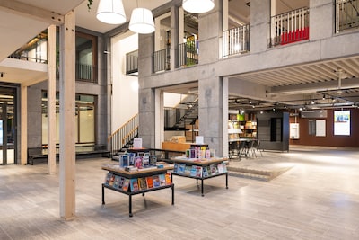 Je eigen thuisbibliotheek maken? Dit weekend kan je benodigd meubilair spotgoedkoop oppikken