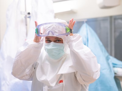 Eén foutje kan fatale gevolgen hebben: hoe Leiden die ene superbesmettelijke ebolapatiënt isoleert