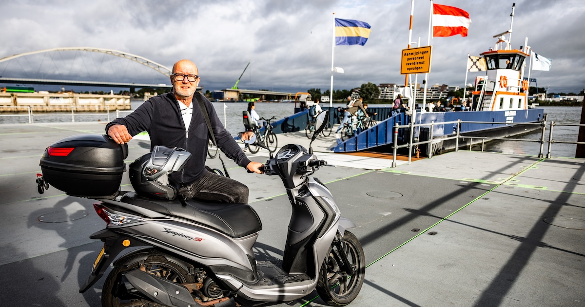 Afgesloten Papendrechtsebrug heeft ook een voordeel: ‘Je gaat op de pont vanzelf kletsen’