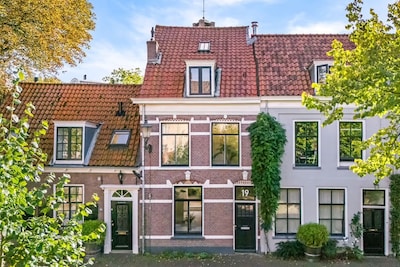 Oud en nieuw is in dit herenhuis perfect in balans (en het uitzicht is magisch)
