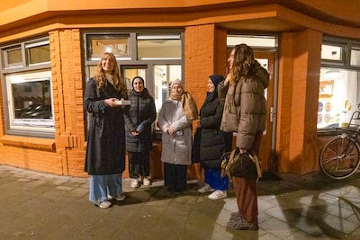 Veilig over straat in Woensel-West dankzij WhatsAppgroep: ‘Samen voel je je sterker’