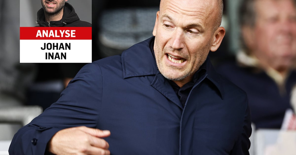 Ajax-directeur Alex Kroes wimpelde nieuw contract af, halveerde ...