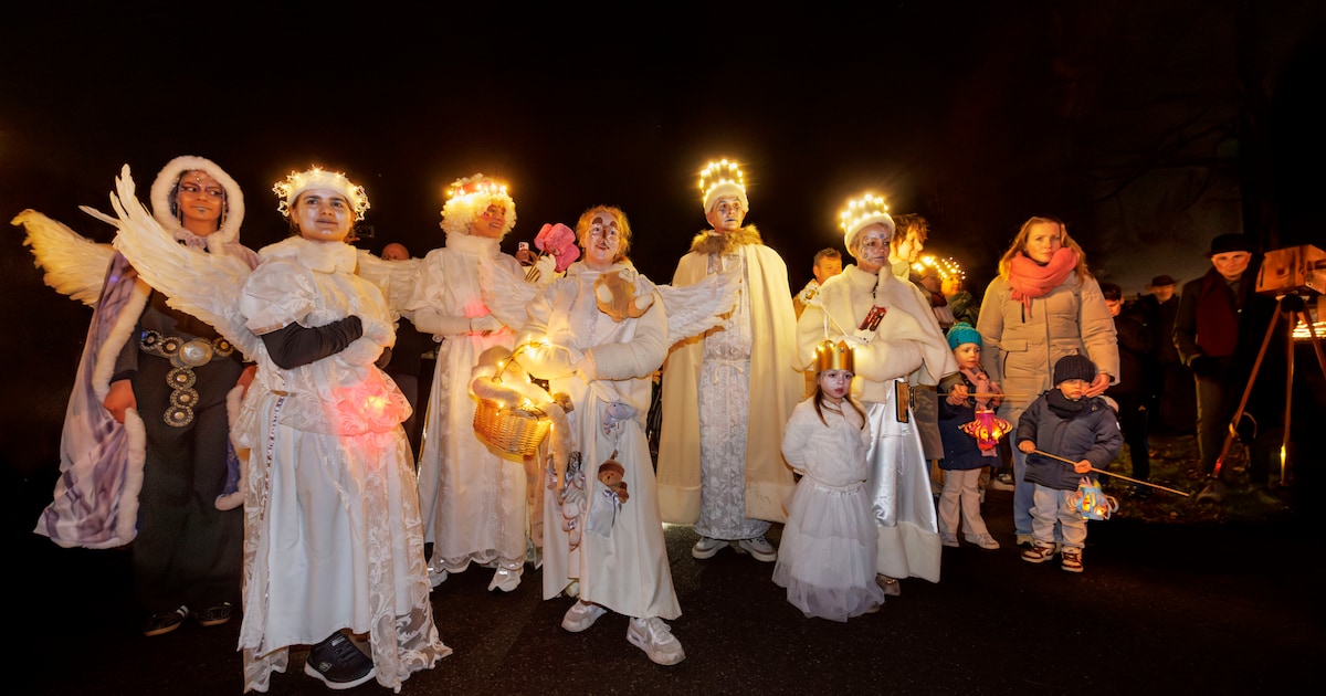 Boxtel-Oost in warm licht gehuld tijdens kerstparade