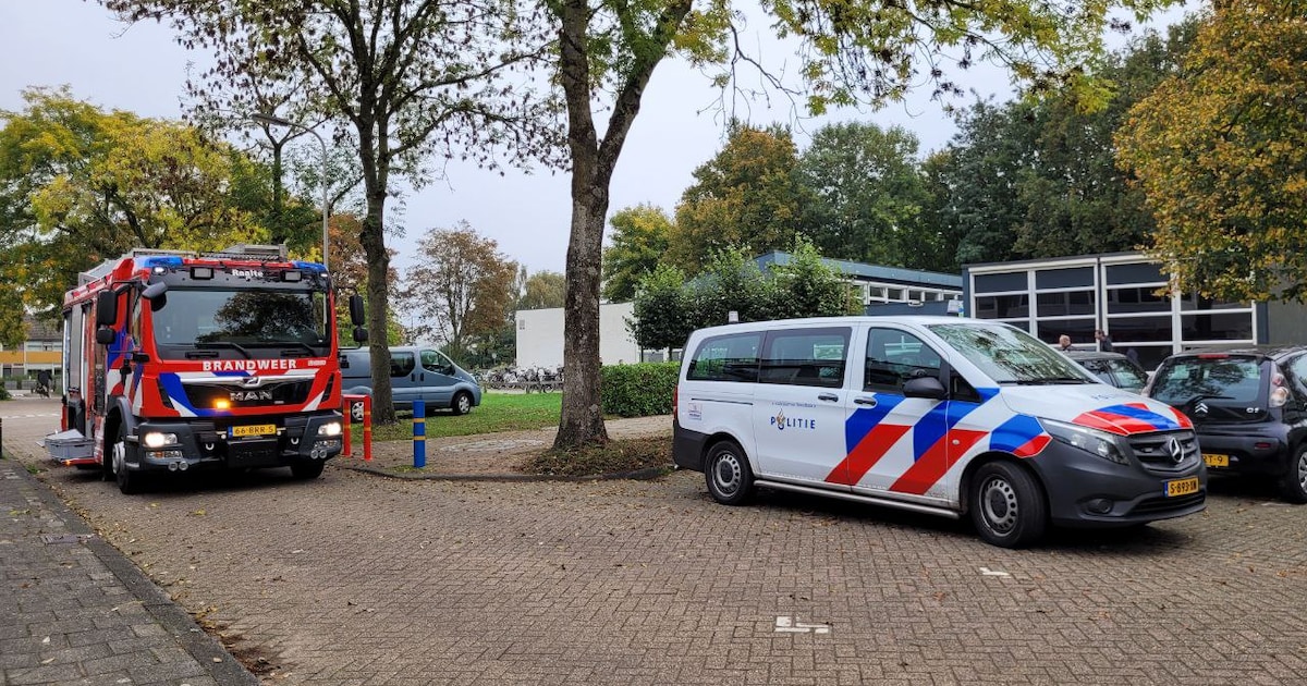 Brandweer bevrijdt meisje dat op school met pols vastzit in radiator