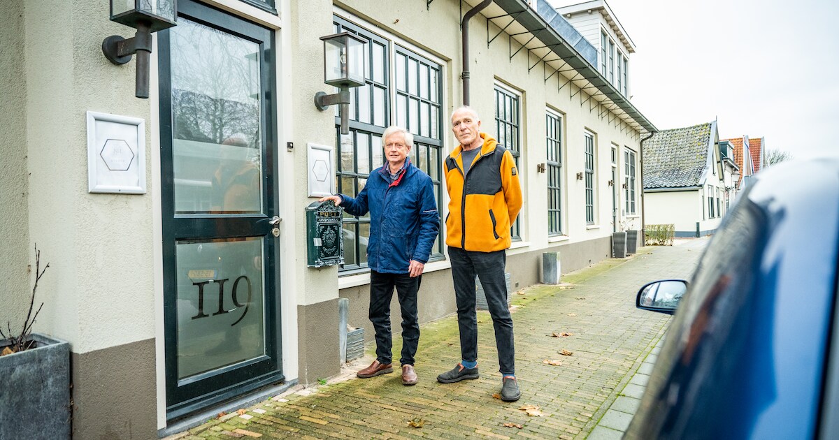 Wéér vragen over omstreden bouw appartementen in Rijnsaterwoude | Foto