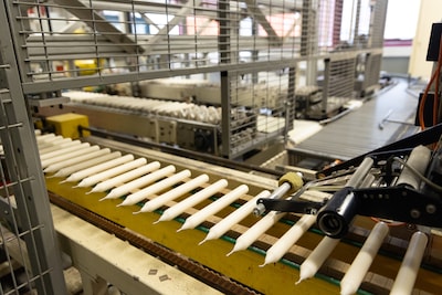 Spaas Kaarsen vervoert voortaan via trein en niet meer via vrachtwagens: “En nog zes andere Limburgs