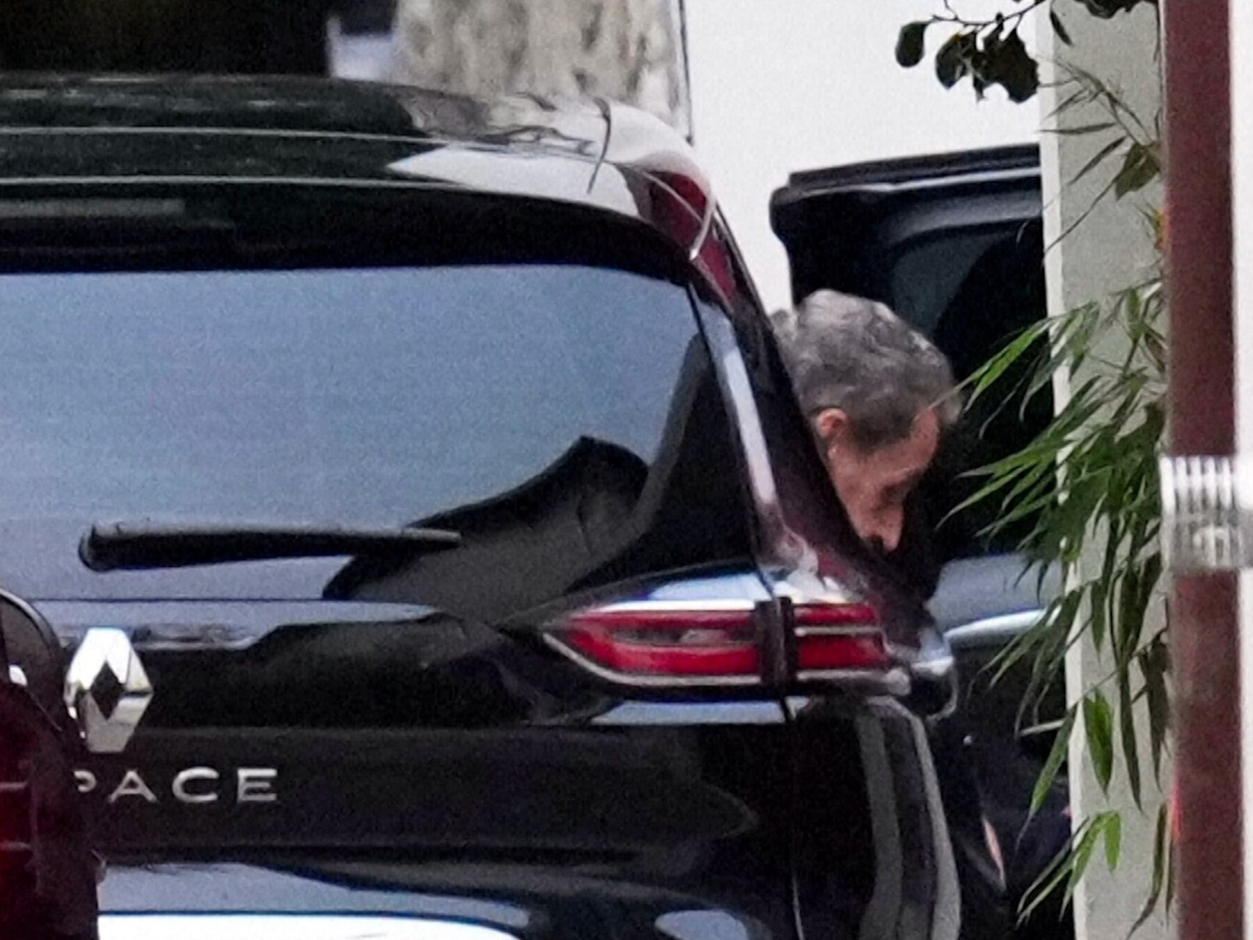 Sarkozy komt thuis na slechts drie weken gevangenisstraf