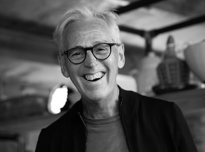 Mediaondernemer en journalist Derk Sauer (72) overleden aan gevolgen van zeilongeluk