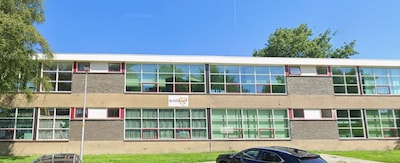 Dit gebouw werd in 2024 ingrijpend verbouwd, maar zonnepanelen worden nog steeds niet gebruikt