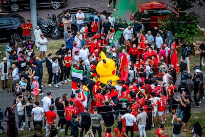 Marokkaanse fans vieren toeterend feest in Arnhem, Nijmegen en Tiel (let op: geluid aan!)
