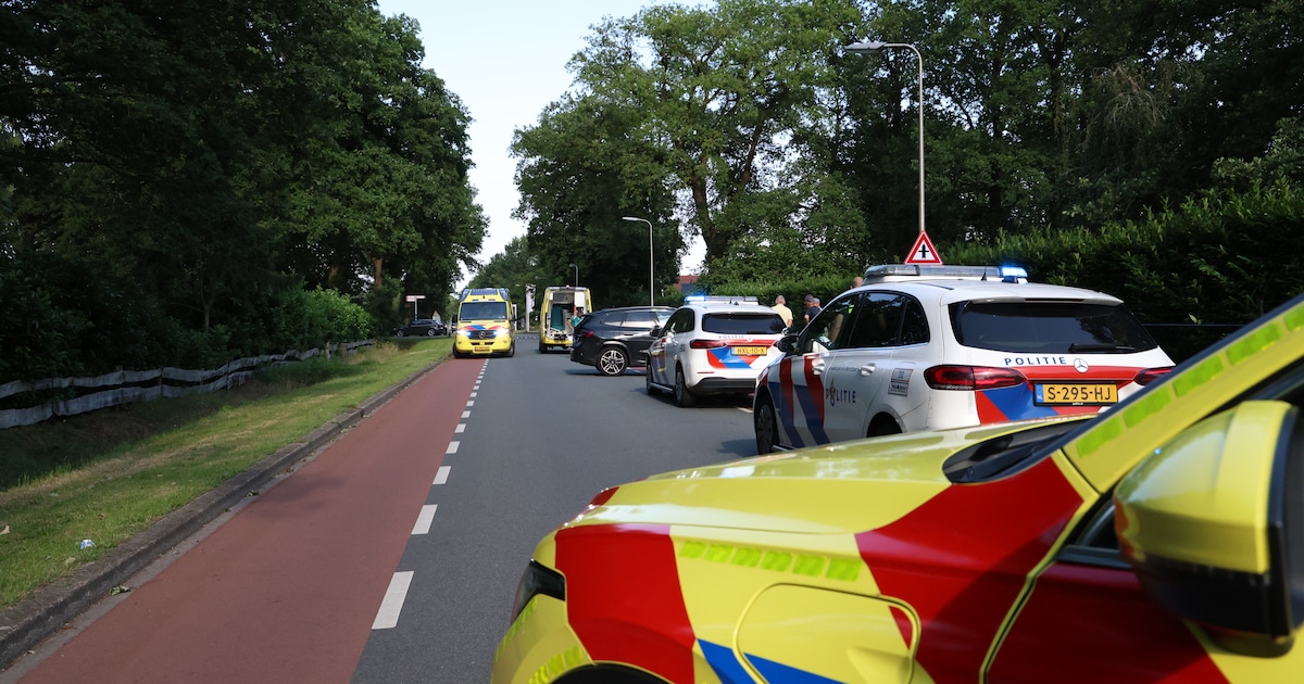 Fietser gewond na botsing met auto op Stouweweg in Wierden