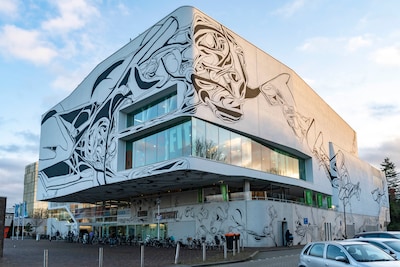 Sporthallen en zwembaden Tilburg blijven de rest van de dag gesloten: ‘Uit voorzorg, er is geen geva