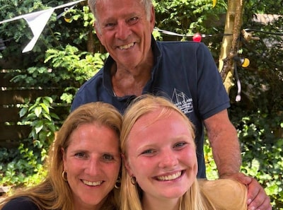 Voor opa Hans (79) was Groningen al ver weg, nu neemt zijn hockeyende kleindochter in VS soms vliegtuig voor uitwedstrijden
