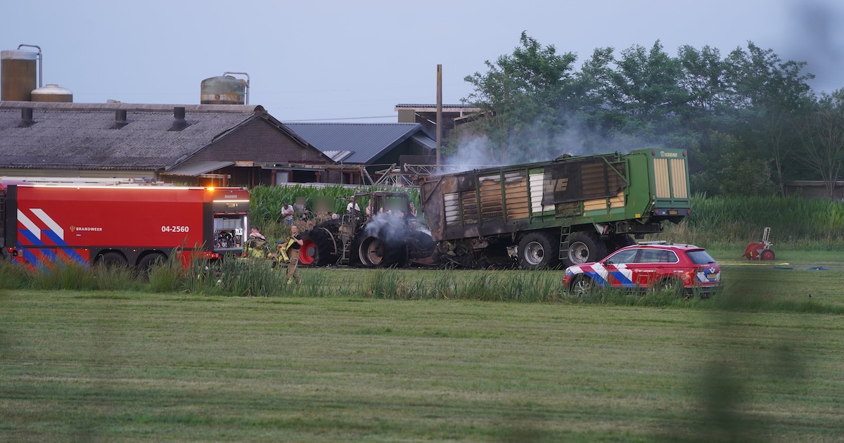 Trekker uitgebrand bij boerenbedrijf op Boerhaar in Wijhe