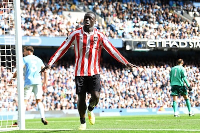 Brian Brobbey maakt er twee voor Sunderland tegen Manchester City