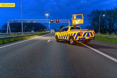 Drie auto’s botsen op A27 bij Nieuwendijk, file door dichte rijstrook richting Gorinchem opgelost