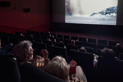 Bioscopen en bouwmarkten ‘winnaars’ van de hitte, andere bedrijven de klos