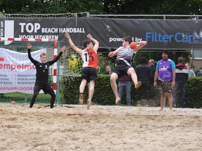 Achilles organiseert jubileumeditie NK-kwalificatietoernooi beachhandbal in Apeldoorn