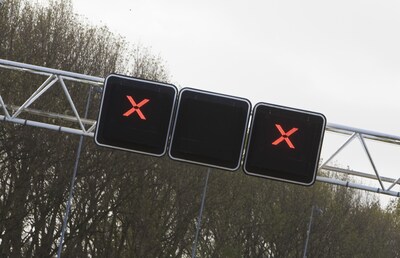 Twee rijstroken A16 dicht na botsing op Van Brienenoordbrug in Rotterdam